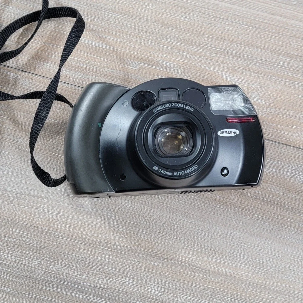 Samsung ECX 1 Panorama 35mm Film Camera Design by F.A. Porsche 38-140mm Zoom